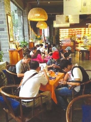 熱情好客的湘小伍家高朋滿座